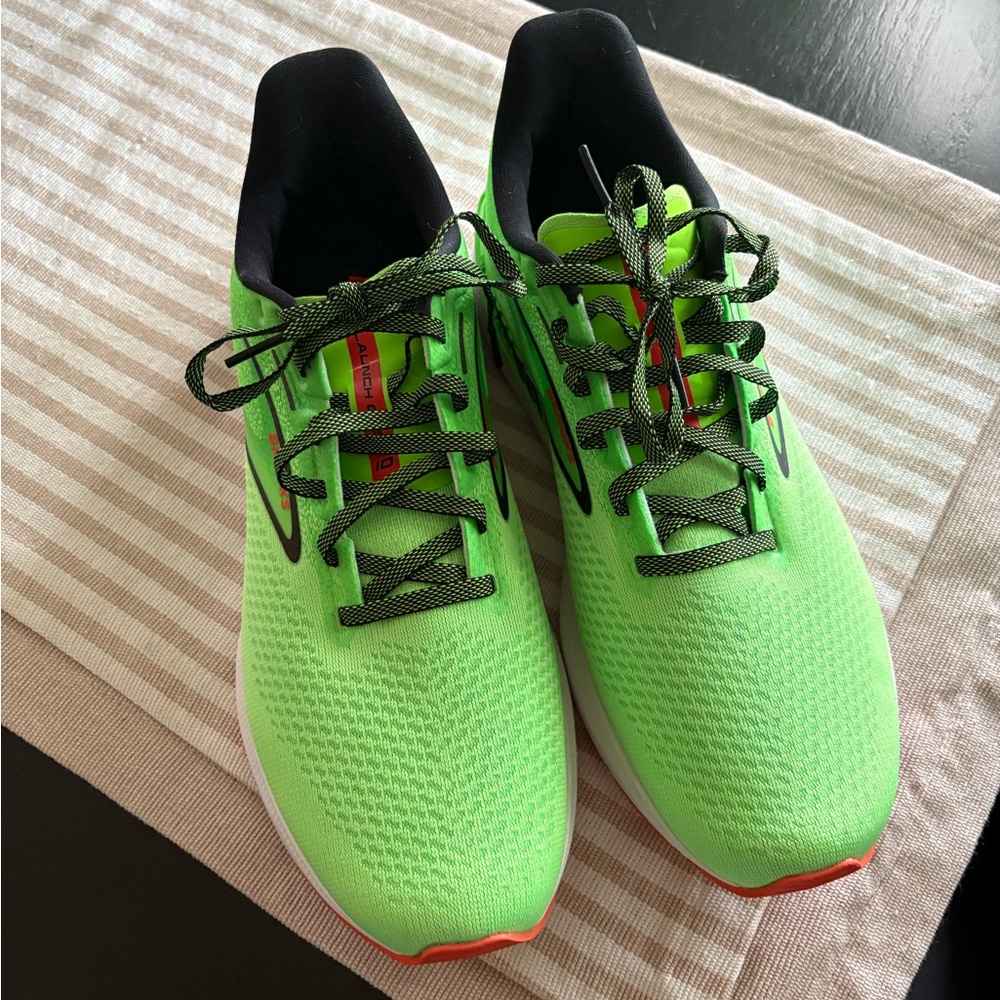 Brooks Launch GTS 10 Neon Green Running Shoes in GUC worn once